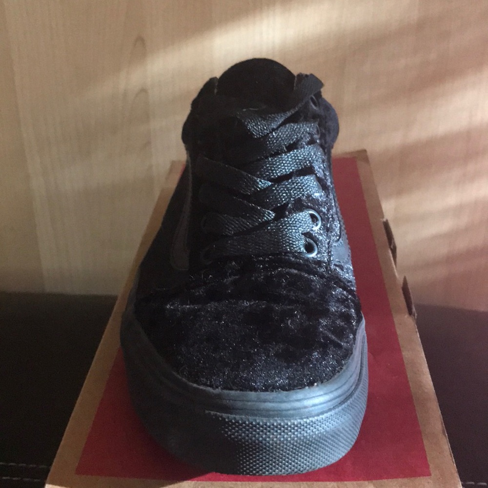 Old skool black velvet vans